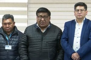 Choferes de Bolivia levantan paro y programan nueva reunión