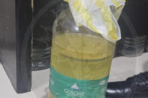 Venta ilegal de combustible a precios exorbitantes en Oruro