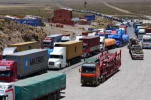 Crisis de dólares impacta en importaciones de mercadería en Bolivia