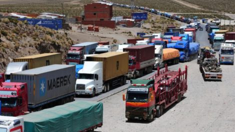 Crisis de dólares impacta en importaciones de mercadería en Bolivia