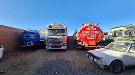 Incautan vehículos por combustible en El Alto