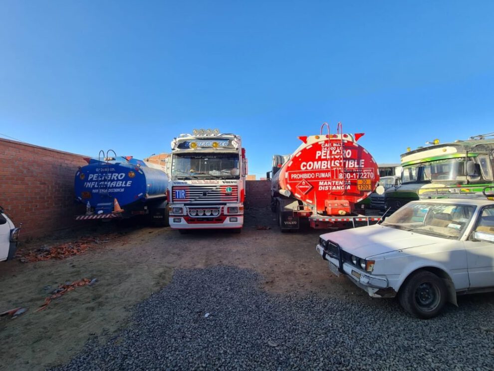 Incautan vehículos por combustible en El Alto