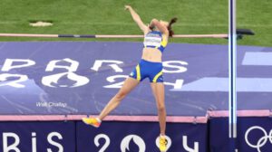 Yaroslava Mahuchikh salto de oro en París 2024