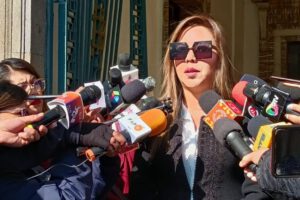 La viceministra Gabriela Alcón informa sobre escasez de combustible