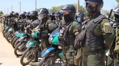Parada Militar en Trinidad con despliegue de efectivos policiales