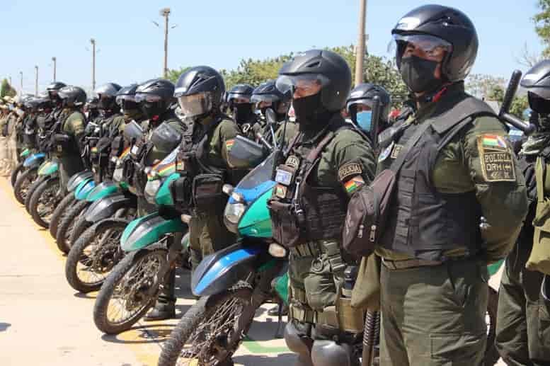 Parada Militar en Trinidad con despliegue de efectivos policiales
