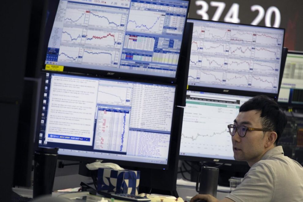 Desplome histórico en las bolsas asiáticas por temores a recesión en EE.UU