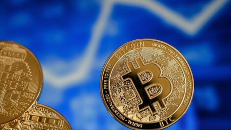 Bitcoin y Ethereum en descenso por incertidumbre económica global