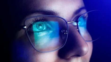 luz nocturna Windows 11 protege tus ojos