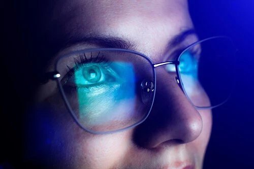 luz nocturna Windows 11 protege tus ojos
