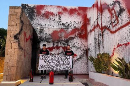 Activistas medioambientales vandalizan mansión de Leo Messi en Ibiza