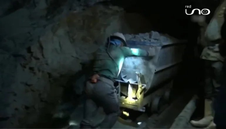 Mujer denuncia que su marido fue empujado como ofrenda en una mina en Potosí