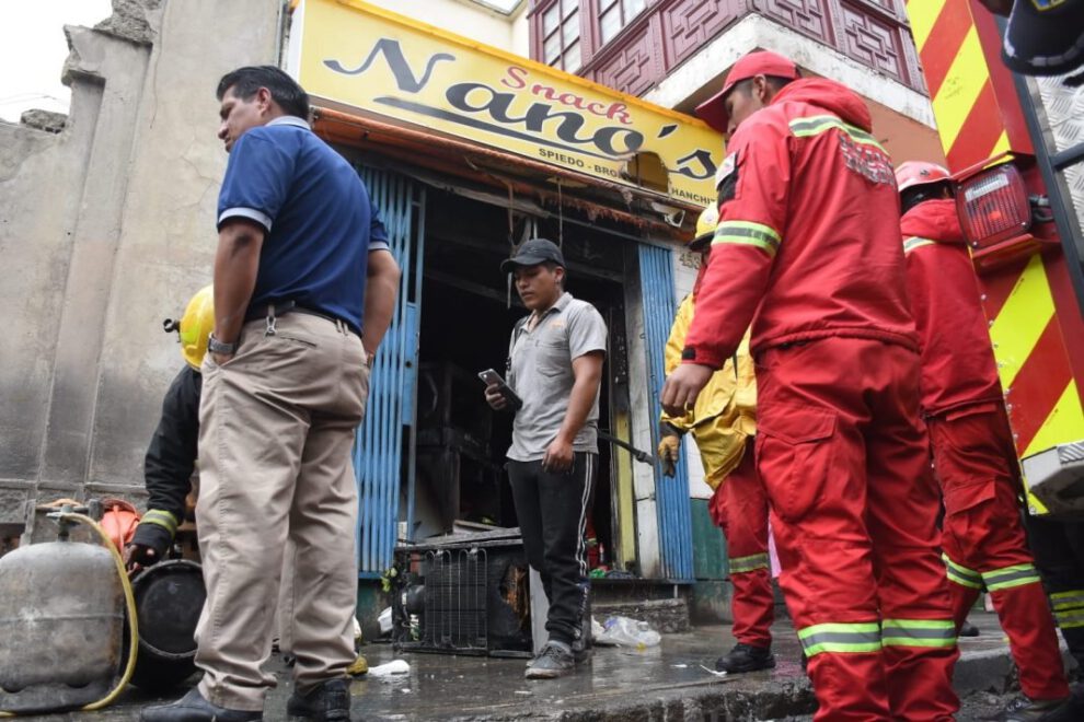 Incendio en negocio de comida rápida en La Paz