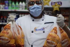 sobreoferta de carne de pollo en Bolivia