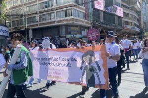 Caminata organizada por la Defensoría del Pueblo en La Paz sobre violencia sexual contra menores