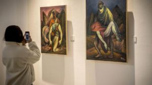 Fotografía de obras de Miguel Alandia Pantoja en el Museo Nacional de Arte