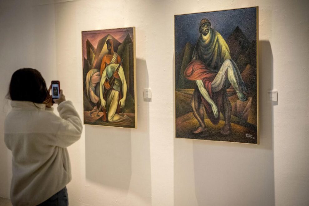 Fotografía de obras de Miguel Alandia Pantoja en el Museo Nacional de Arte