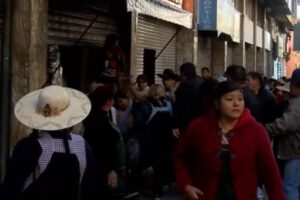 Gremiales en Cochabamba protestan por escasez de dólares