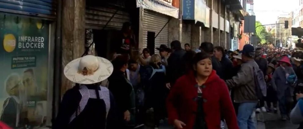 Gremiales en Cochabamba protestan por escasez de dólares