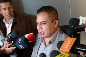 dimisión de Israel Huaytari