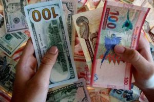 Pensiones en Bolivia han caído un 42% por devaluación del boliviano