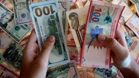 Pensiones en Bolivia han caído un 42% por devaluación del boliviano