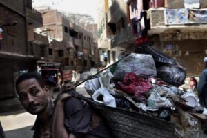 Manshiyat Naser, la ciudad donde la basura es vida y sustento diario