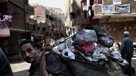 Manshiyat Naser, la comunidad donde la basura es vida y sustento diario
