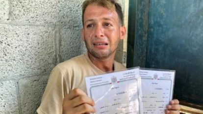 Gemelos palestinos fallecen en bombardeo mientras padre registraba su nacimiento