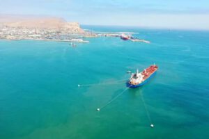 Descarga de diésel en Arica por el buque tanque Seinet