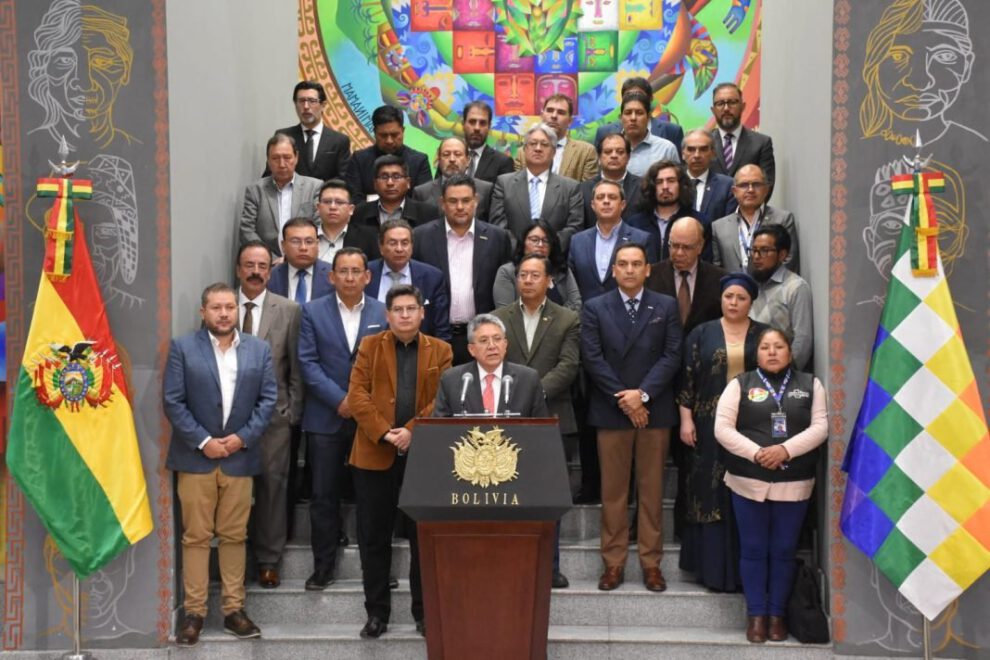 Acuerdo entre gobierno y empresarios sobre importaciones y divisas