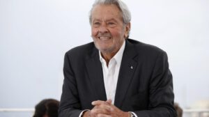 Francia llora la partida de Alain Delon