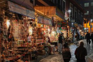 Vista del Mercado de las Brujas en La Paz, donde la magia y la cultura se fusionan