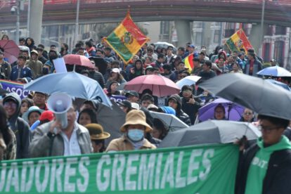 Marcha de trabajadores gremiales en La Paz