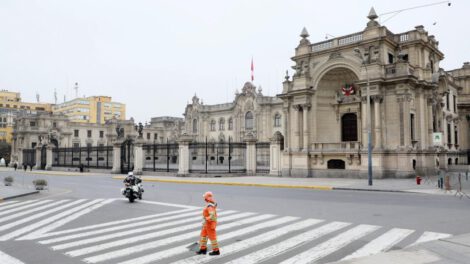Construcción del tren Lima-Ica en Perú