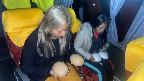 Narco implantes: Mujeres traficaban cocaína oculta entre sus pechos