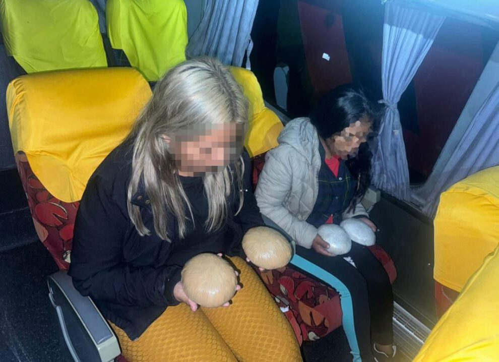 Narco implantes: Mujeres traficaban cocaína oculta entre sus pechos