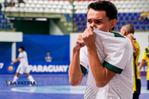 La emoción embarga al jugador boliviano por el triunfo en el Sudamericano Sub-17 de Futsal