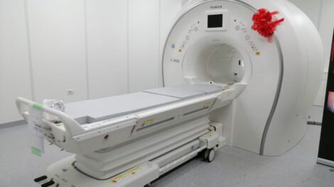 Resonador magnético en funcionamiento en el Hospital General San Juan de Dios