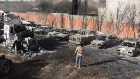 Incendio en Tarija que calcinó más de 60 vehículos