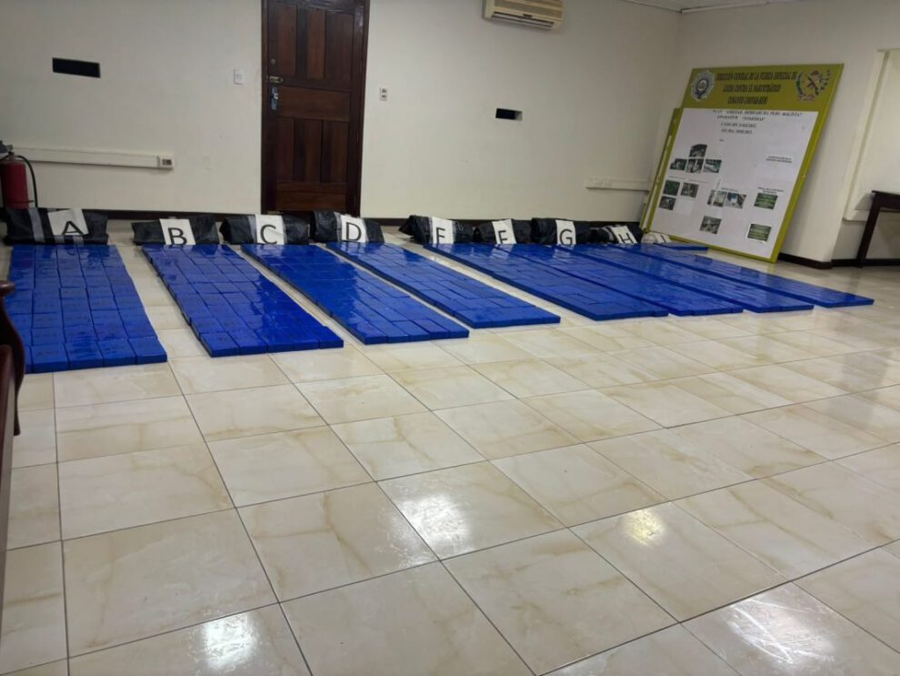 Cocaína en Riberalta encontrada y confiscada por los efectivos policiales