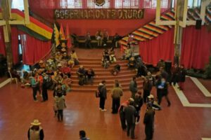 Asfaltado de camino Huari-Condo-Villa Apacheta