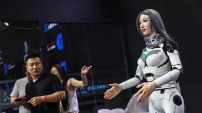 Conferencia Mundial de Robótica 2024 con robots humanoides