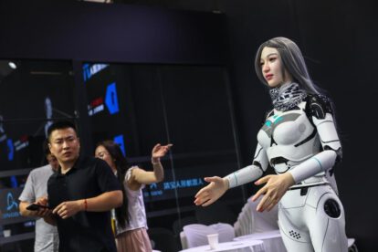 Conferencia Mundial de Robótica 2024 con robots humanoides