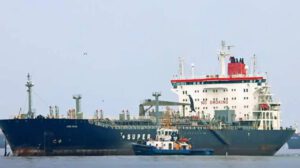 Descarga de diésel oil en Arica por YPFB