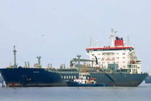 Descarga de diésel oil en Arica por YPFB