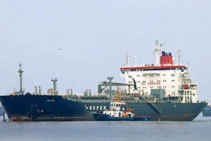 Descarga de diésel oil en Arica por YPFB
