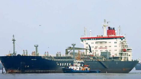 Descarga de diésel oil en Arica por YPFB