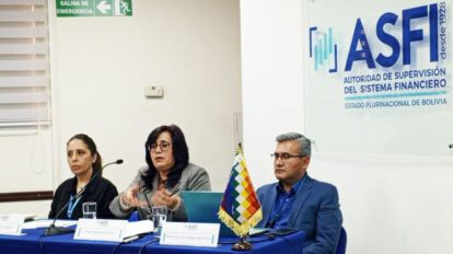 Acumular dólares es una mala decisión según Ivette Espinoza