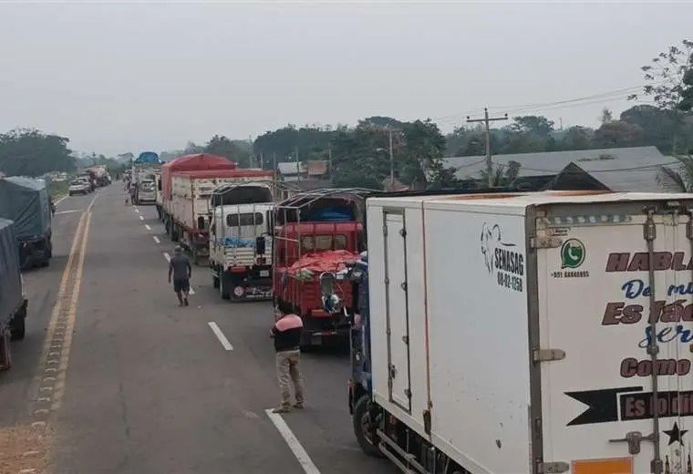 Bloqueo en Faja Norte por la construcción de la carretera en Yapacaní